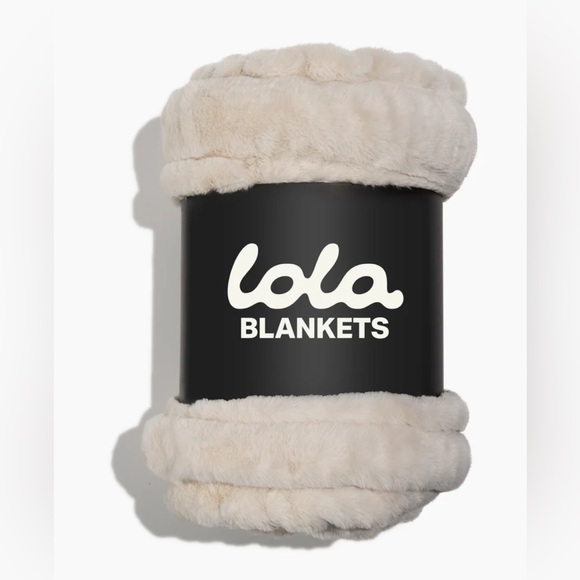 Lola Blankets Other - Lola Blankets Faux Fur Throw Blanket, Antique Ivory - Extra Large